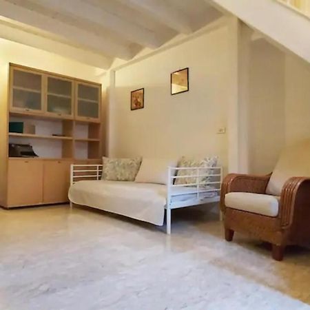 Holiday House Nel Cuore Di Bari Bagian luar foto