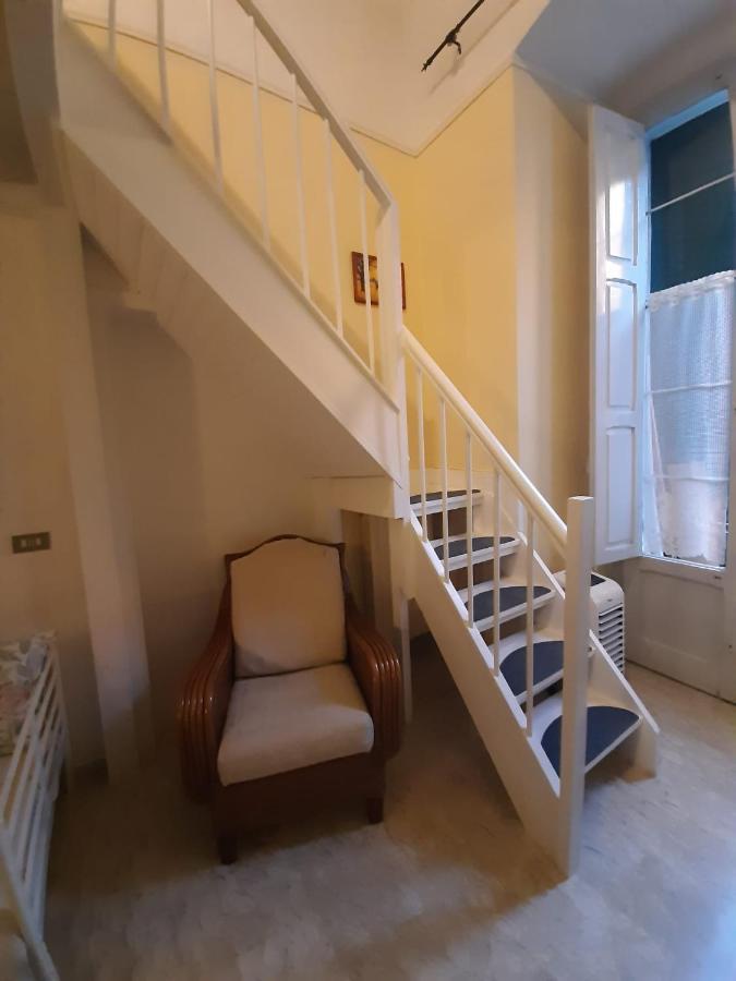 Holiday House Nel Cuore Di Bari Bagian luar foto