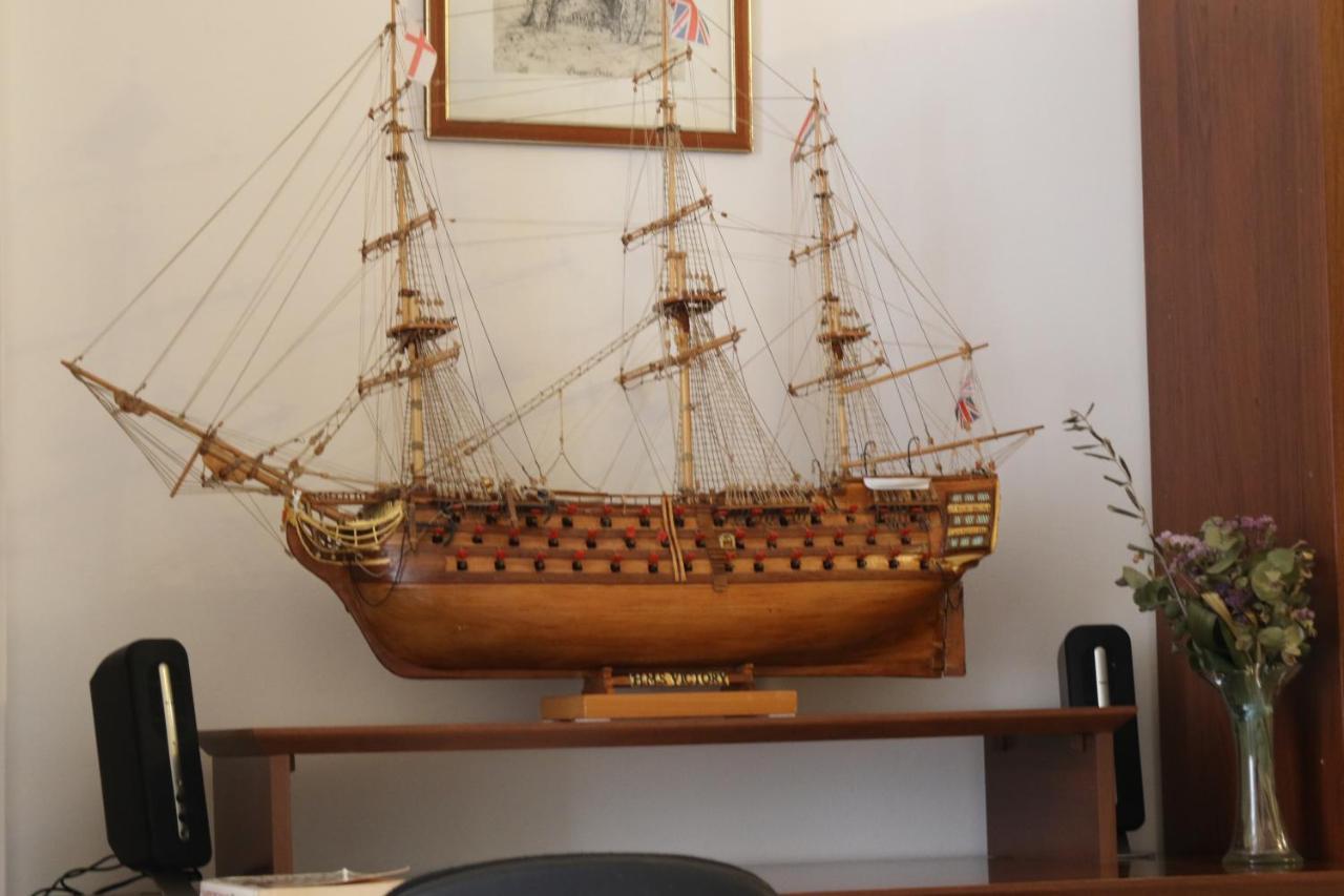 Holiday House Nel Cuore Di Bari Bagian luar foto