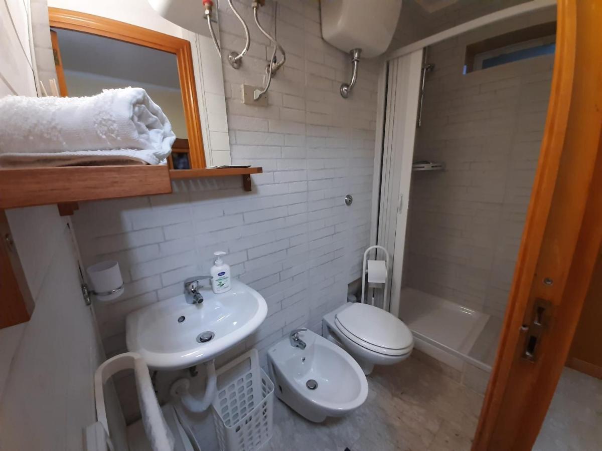 Holiday House Nel Cuore Di Bari Bagian luar foto