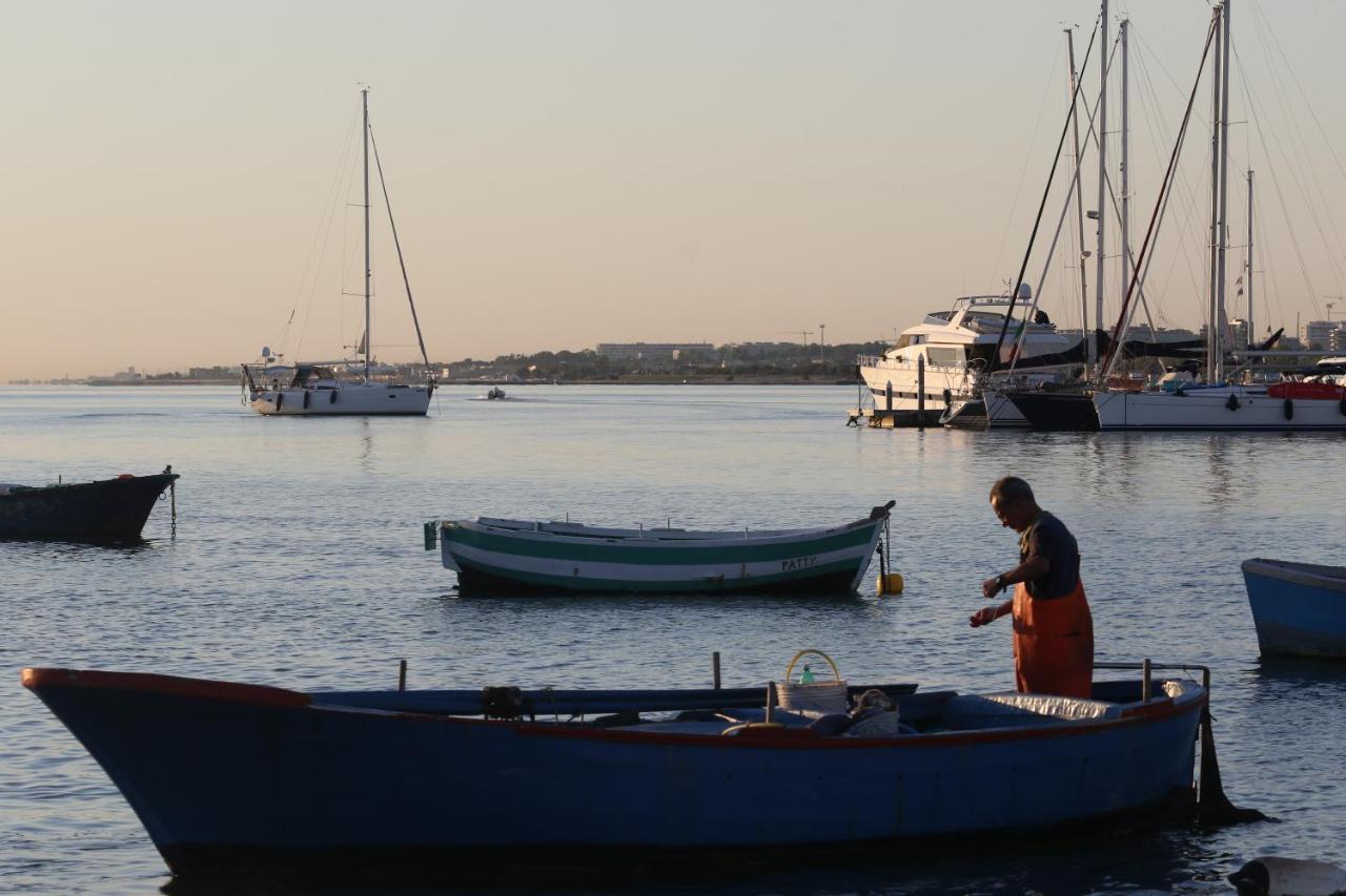 Holiday House Nel Cuore Di Bari Bagian luar foto