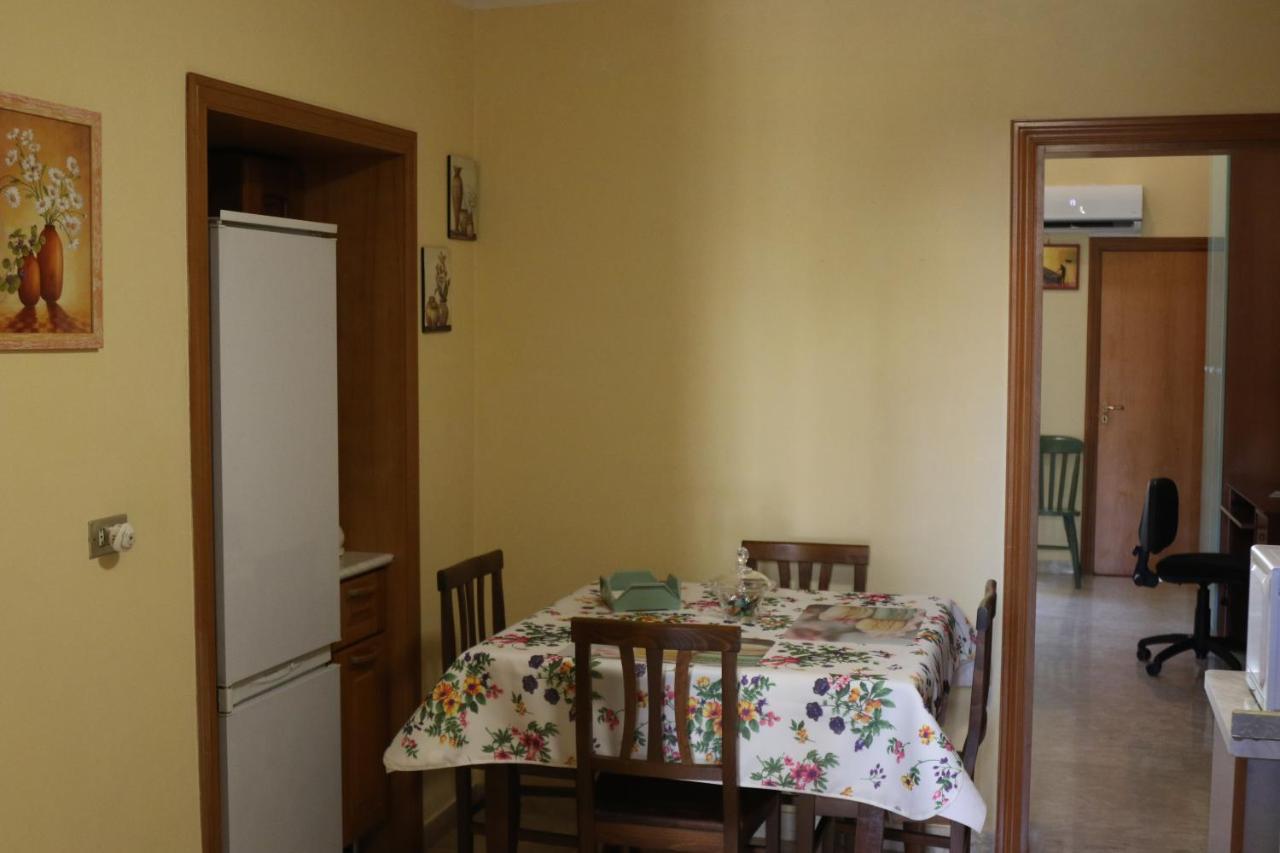 Holiday House Nel Cuore Di Bari Bagian luar foto