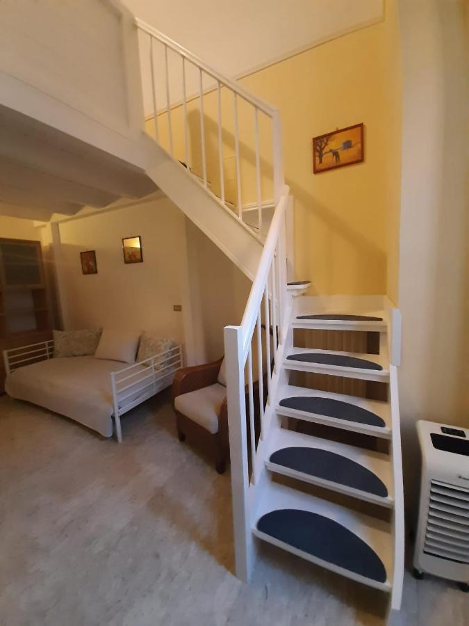 Holiday House Nel Cuore Di Bari Bagian luar foto