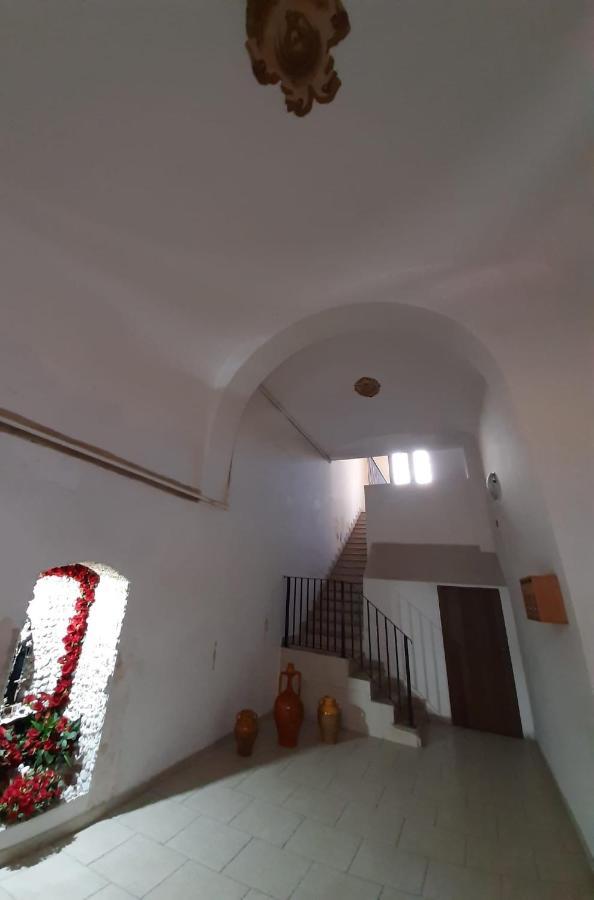 Holiday House Nel Cuore Di Bari Bagian luar foto