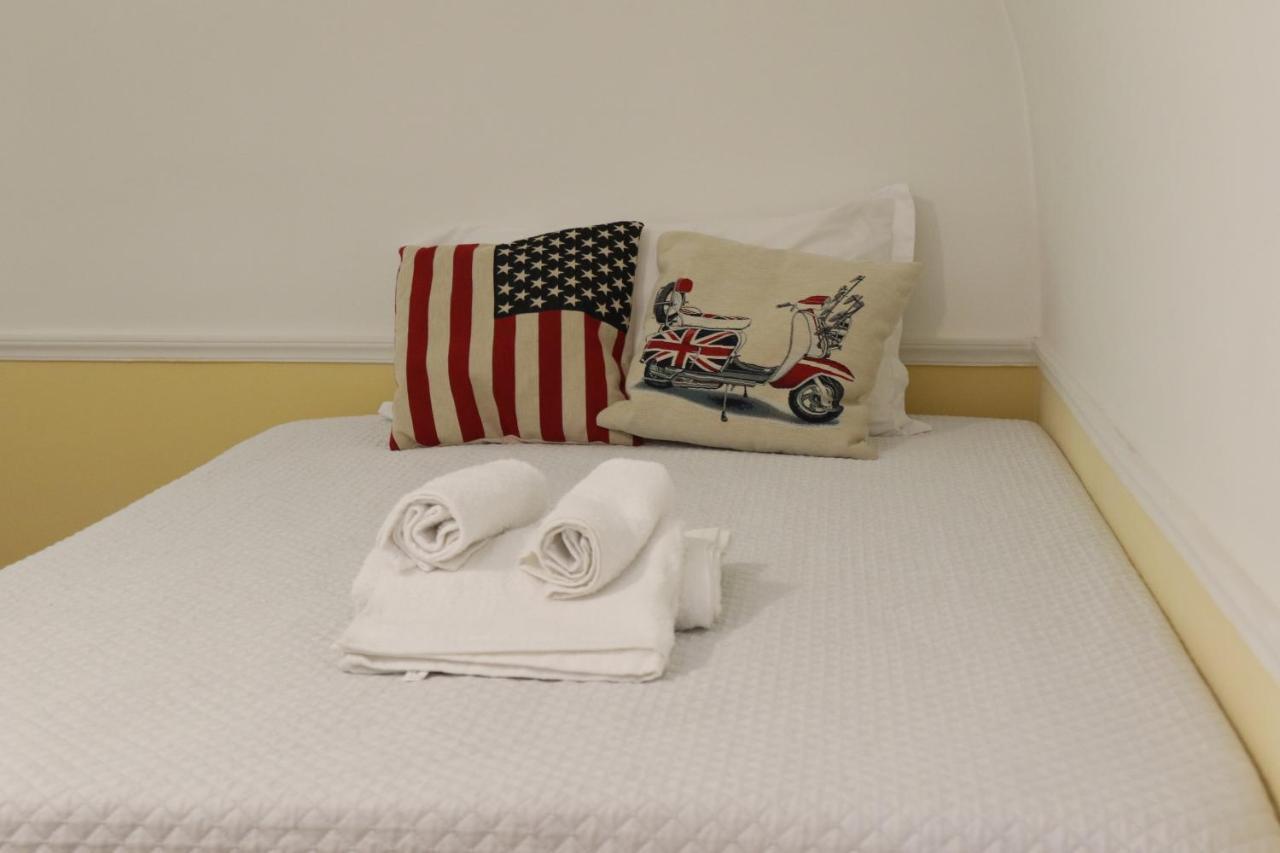 Holiday House Nel Cuore Di Bari Bagian luar foto