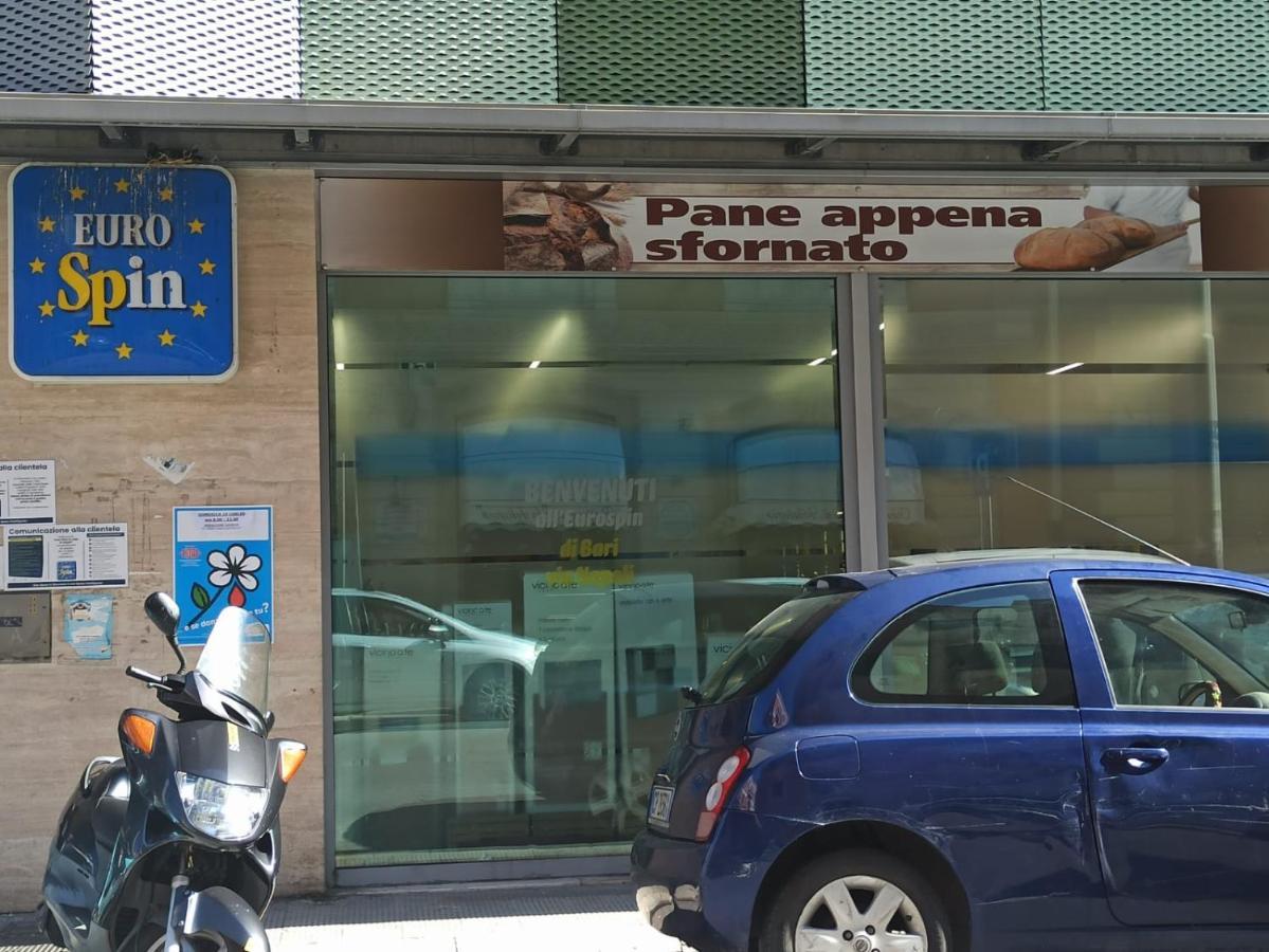 Holiday House Nel Cuore Di Bari Bagian luar foto