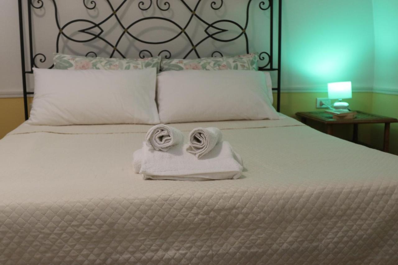 Holiday House Nel Cuore Di Bari Bagian luar foto