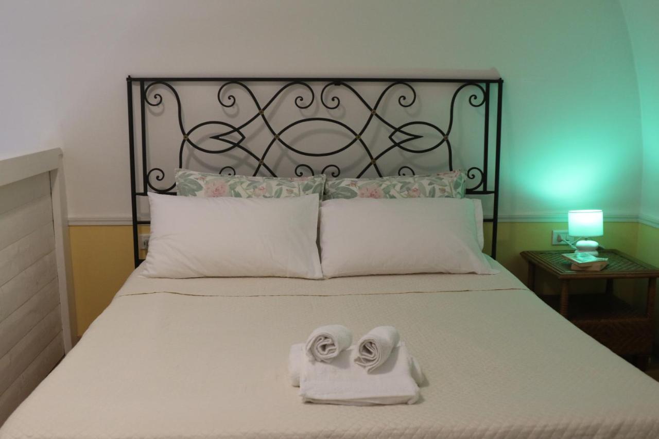 Holiday House Nel Cuore Di Bari Bagian luar foto