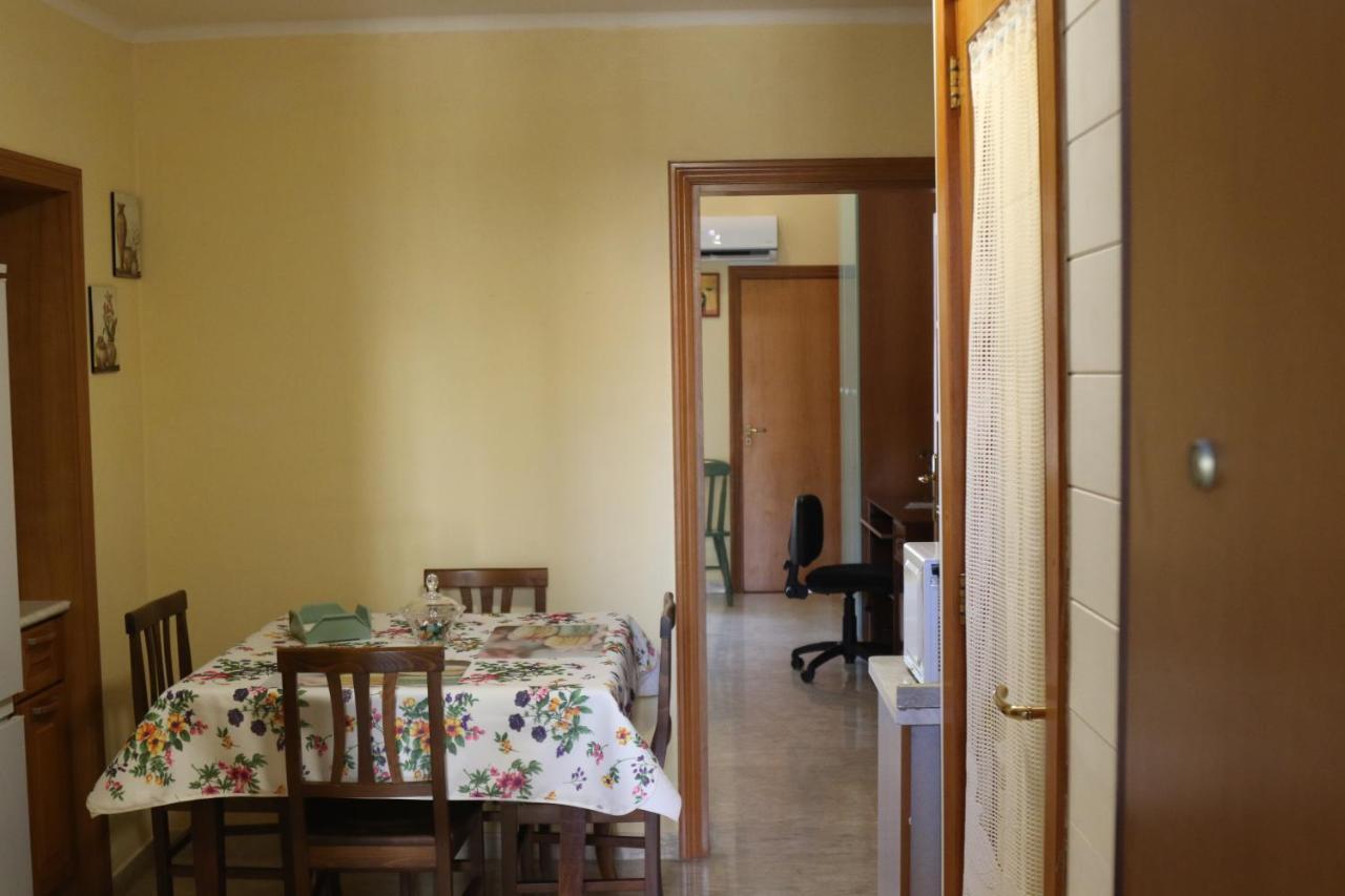 Holiday House Nel Cuore Di Bari Bagian luar foto