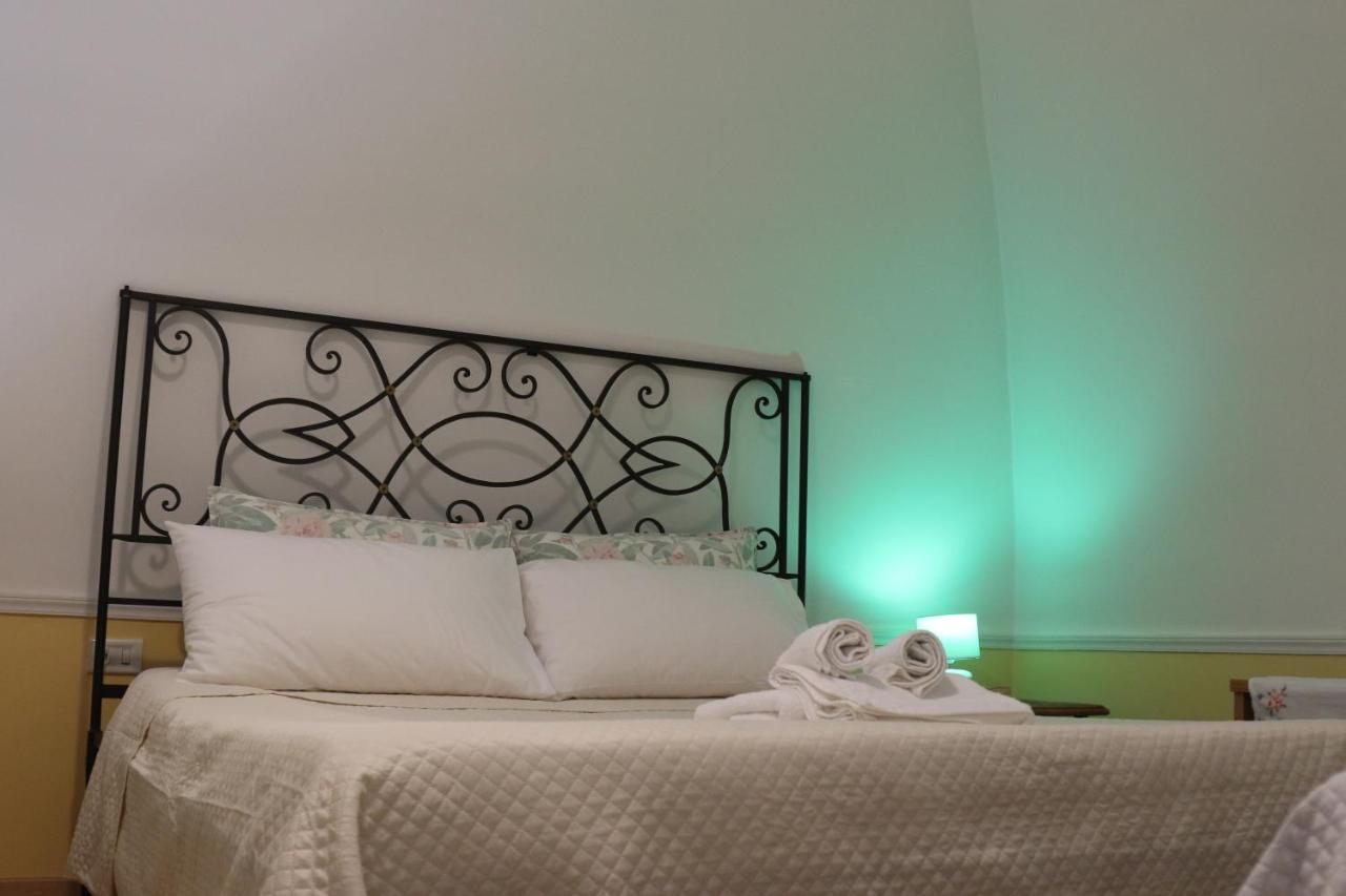 Holiday House Nel Cuore Di Bari Bagian luar foto