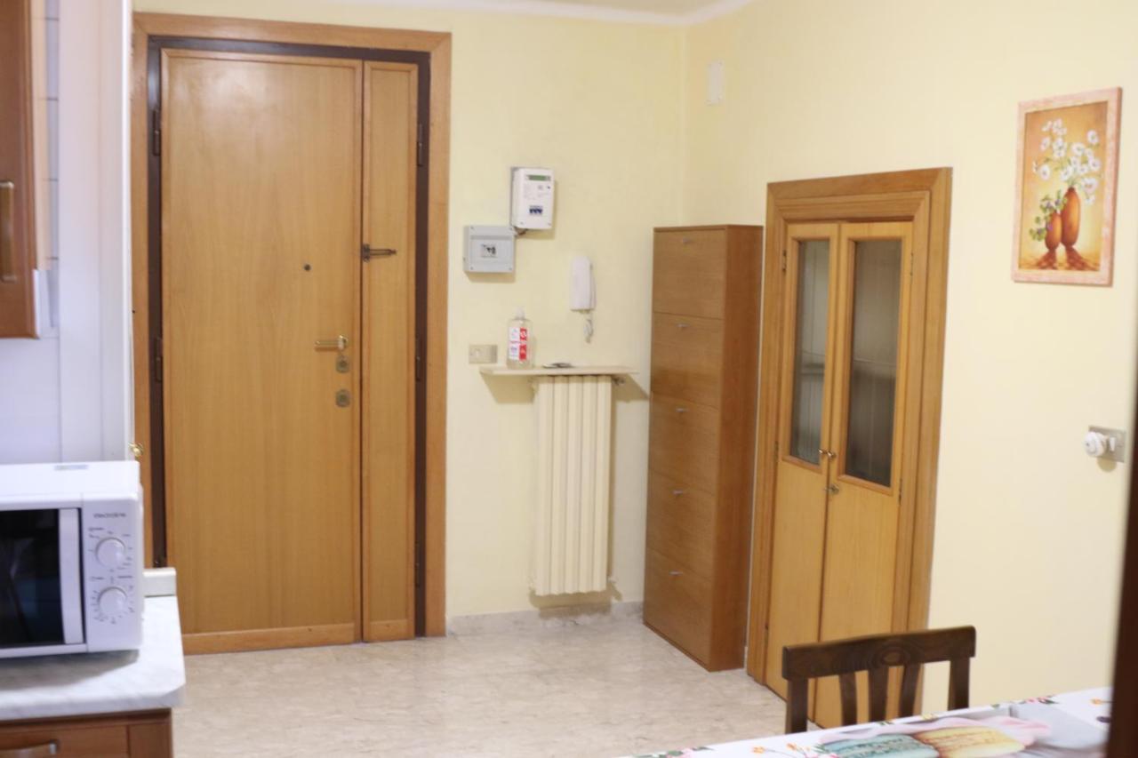 Holiday House Nel Cuore Di Bari Bagian luar foto