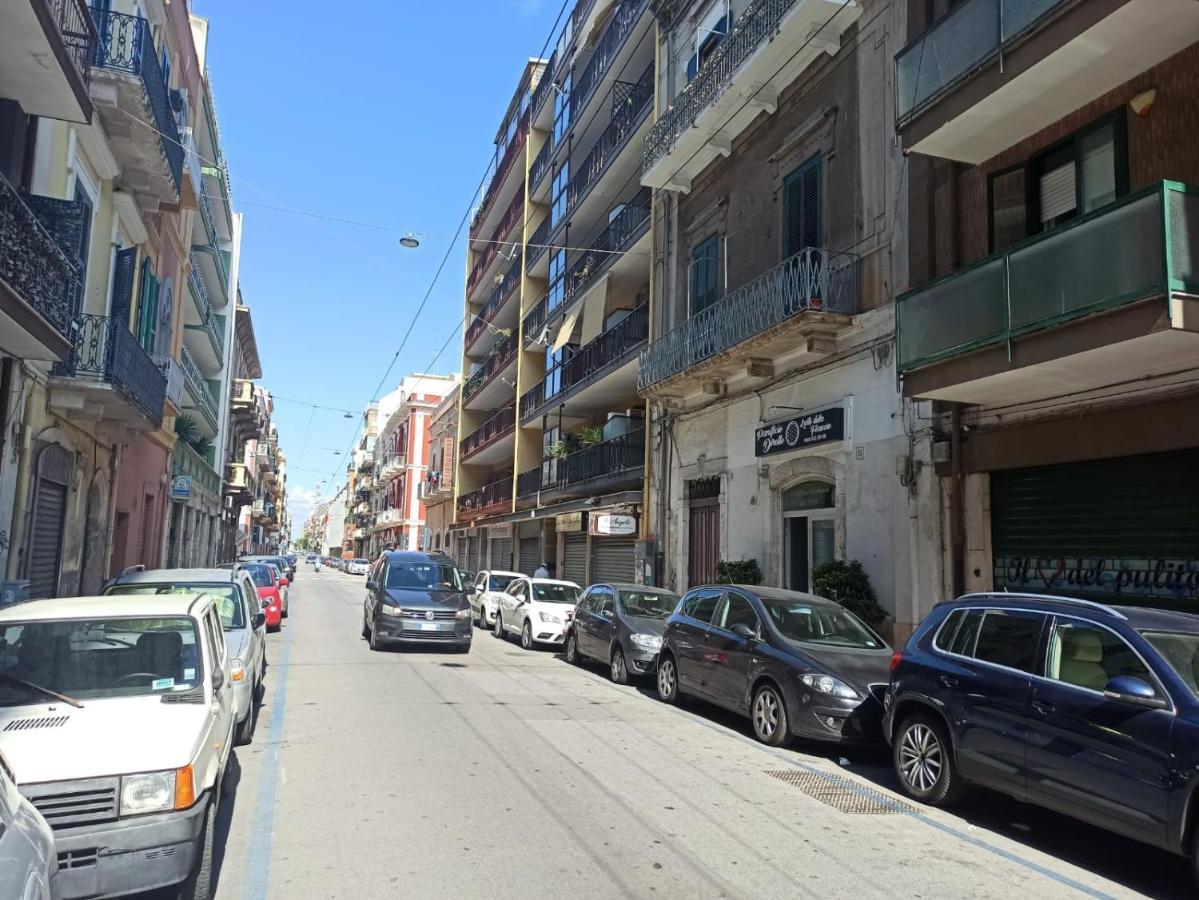 Holiday House Nel Cuore Di Bari Bagian luar foto