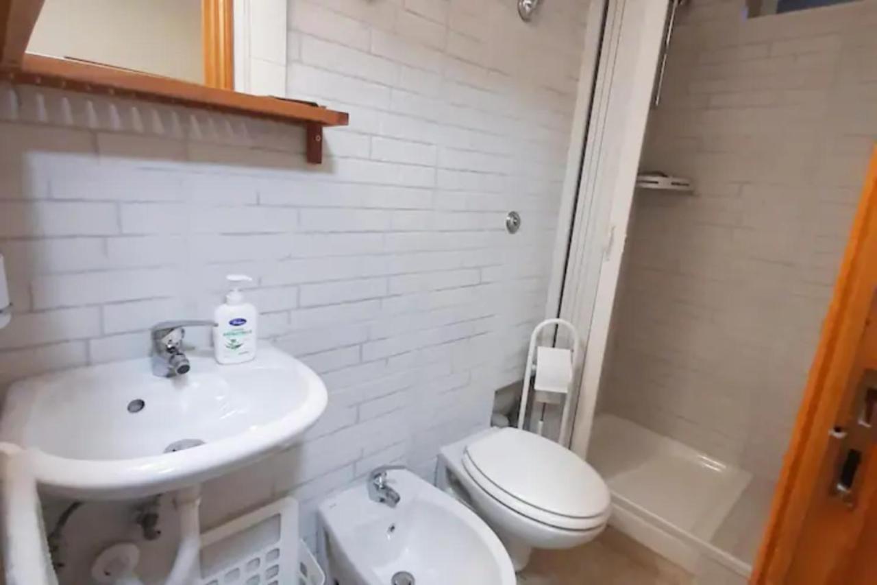 Holiday House Nel Cuore Di Bari Bagian luar foto